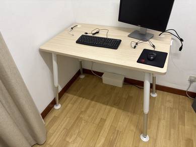 Minimalist Light Wood Office Desk / Study Table
