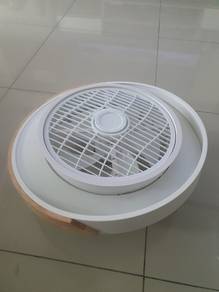 18" Ceiling Light With Fan