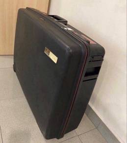 Delsey Luggage Hard Case 30"