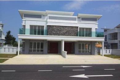 Semi-Detached House For Sale in Kota Emerald,SGR