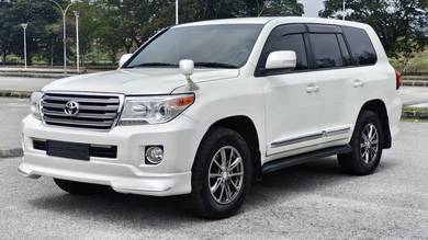 Toyota Land Cruiser V8 in Sungai Besi, KUL