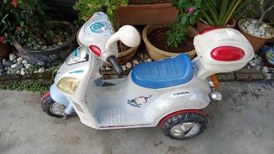 children's ride-on electric scooter toy.