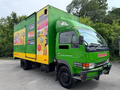 2011 Nissan 17 KAKI KOTAK BOX LUTON LORI LOCAL