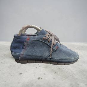 crocs suede chukka navy blue
