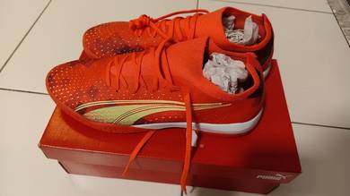 kasut futsal dan kasut bola