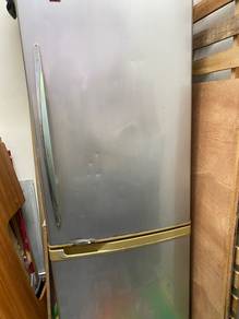 **Peti Ais Panasonic 2 Pintu Untuk Dijual**