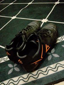 Kasut bola untuk dijual
