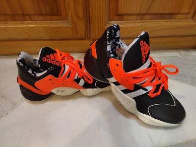 Adidas basket ball shoe