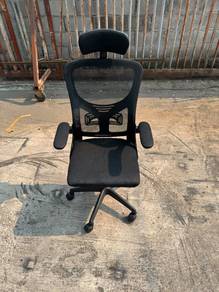 Highback Headrest Kerusi Office Chair Mesh
