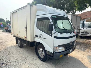 HINO WU300 box ubs 11year Green engine