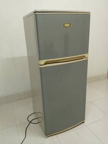 2door fridge sharp 180L berfungsi baik