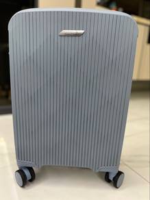 (NEW with Warranty) Barry Smith 20” luggage