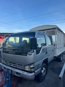 ISUZU NPR70 Crew Cab