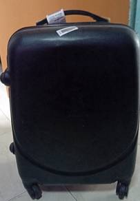 medium size luggage 