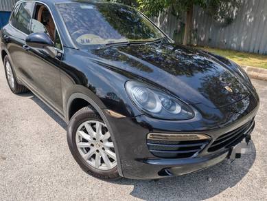 Porsche Cayenne in Setia Alam, SGR