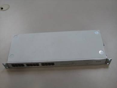 3 com  24 port Network Switch 3C16471