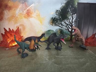 Jurassic World Dominion set of 4 items 