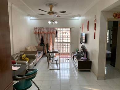Apartment For Sale in Taman Anggerik Villa