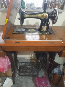 Singer Sewing Machine 
