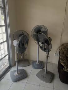 kipas berdiri