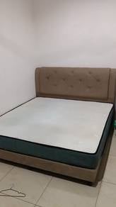 Bed frame + Mattress / 9.9 condition