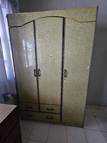 kayu solid cabinet baju