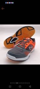 Line 7- badminton shoe size EU43 / UK9