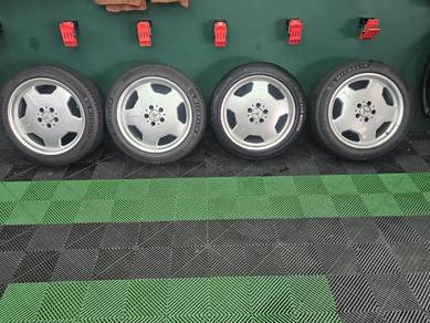 Staggered 18" AMG Aero II Monoblock