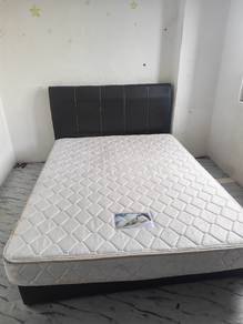 Bed wt Mattress Queen Size