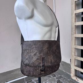 vintage-style men's messenger bag