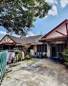 Terraced House For Sale in Perling,JHR