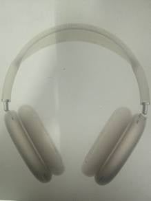 Pre loved air pods max