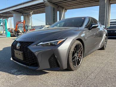 Lexus IS 300 F SPORT MODE BLACK in Gombak, SGR