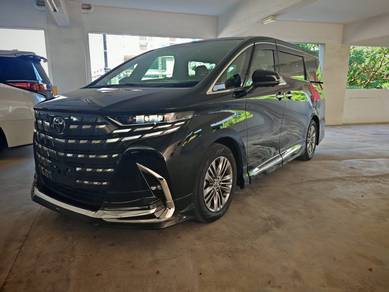 Toyota Alphard Z in Desa Petaling, KUL