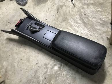 No 30-1-1 Lexus Is250 NFL F-Sport Console Box Jpn