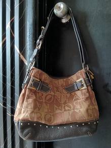 bonia