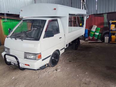 NISSAN C22 pasar malam luton van