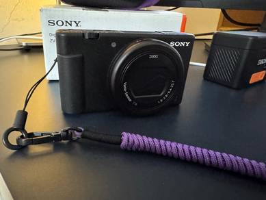Sony ZV-1 Vlogging Camera Set – RM1,000
