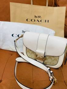 Georgie Saddle Coach
