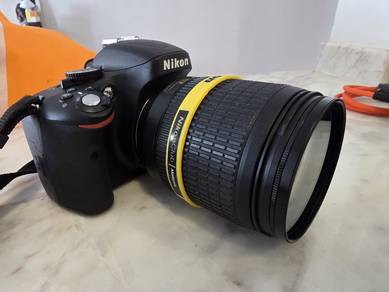 nikon d5100 and zoom lens, battery n charger