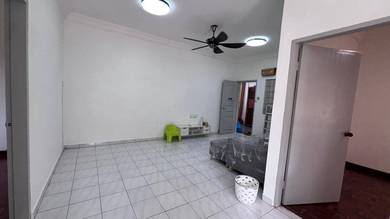 Apartment For Sale in Beverly Hills 1