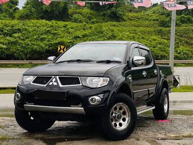 Mitsubishi Triton in Petaling Jaya, SGR