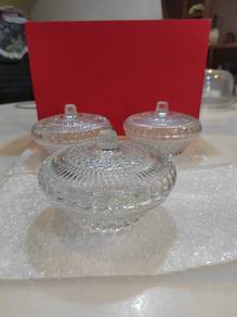 Glass candy dish with rid