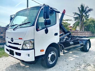 HINO XZC710 AMROLL 13FT UBS 2P 7500KG LORRY #6665a