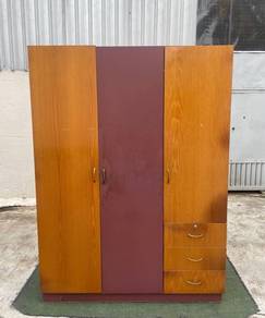 YD29Y Almari Baju 5 x 7 Feet 3 Doors Wardrobe