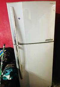Peti Sejuk Toshiba 430 Litre