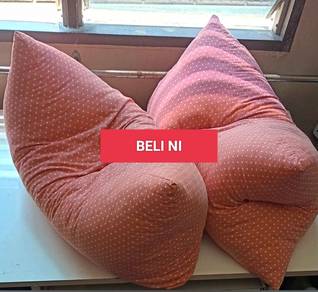 bantal oren corak polkadot