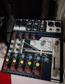 Soundcraft Notepad 8 FX Mixer 