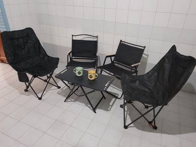 4 camping chairs + 1 table 