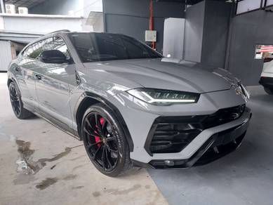 Lamborghini Urus in Old Klang Road, KUL